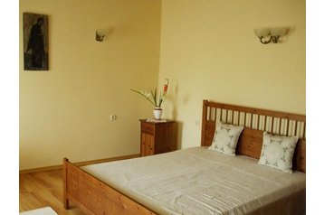 Ukraina Privát Orosijevo, Eksterjeras